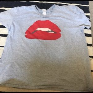 Red lips shirt size xl
